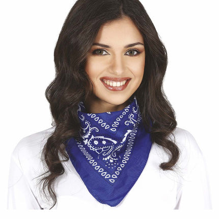 Niebieski szalik bandana