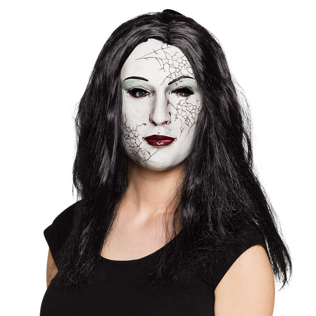 Dziewczyna w masce na Halloween