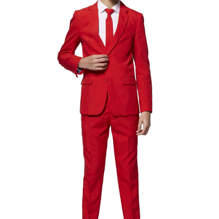 Nastolatek w czerwonym kombinezonie OppoSuits