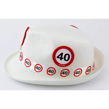 Znak drogowy Hat 40 Years