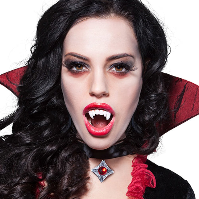 Halloweenowe zęby wampira